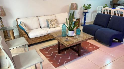 a living room with a couch and a table at Apartamento Playa Arica in Lurín