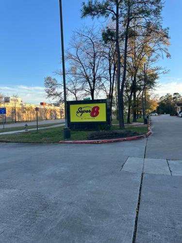 a sign on the side of a street at Super 8 by Wyndham The Woodlands North in The Woodlands