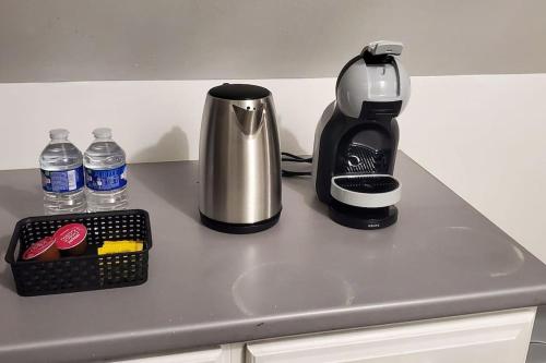 a coffeemaker and a coffee maker on a counter at Tulsa Home - Comme à la maison in Saint-Quentin