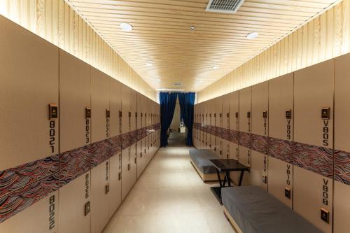 a hallway with rows of lockers in a locker room at Holiday Inn Taiyuan Sunshine by IHG in Taiyuan