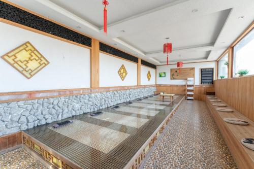 a room with a row of seats in a synagogue at Holiday Inn Taiyuan Sunshine by IHG in Taiyuan