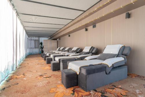 a row of beds lined up against a wall at Holiday Inn Taiyuan Sunshine by IHG in Taiyuan