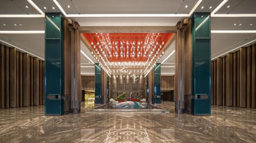 a lobby with a fountain in the middle of a building at Crowne Plaza Chengdu Wuhou by IHG in Chengdu