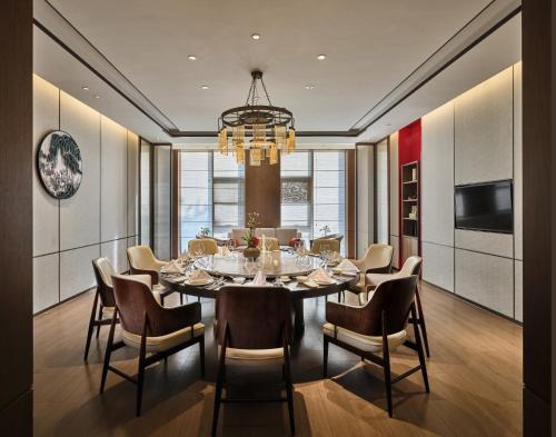 a dining room with a table and chairs at Crowne Plaza Chengdu Wuhou by IHG in Chengdu