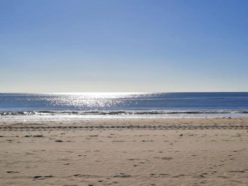a sandy beach with the ocean in the background at Mi bonito apartamento del Portil in El Portil