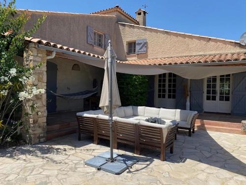 Quaint Villa with Private Pool in Flayosc France