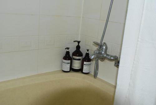 two bottles sitting on the edge of a bath tub at Pyeongtaek Tarot 2 House Camp Humphreys 워킹게이트 도보10분 in Pyeongtaek