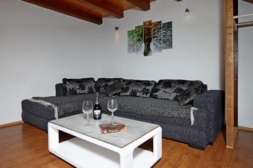 Apartments with WiFi Rijeka - 21879