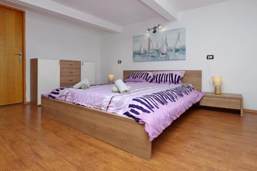 Apartments with WiFi Rijeka - 21879