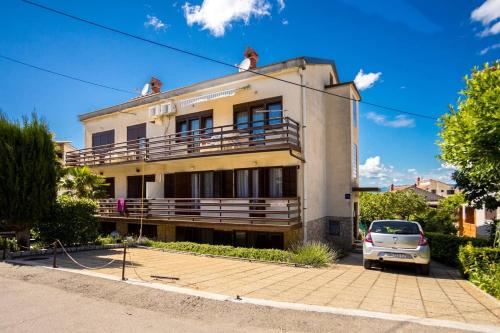 Apartments with parking space Njivice, Krk - 21861