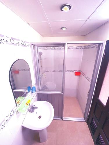 a small bathroom with a sink and a shower at NAM ĐÔ HOTEL Chợ Cổ Bến Ninh Kiều in Can Tho
