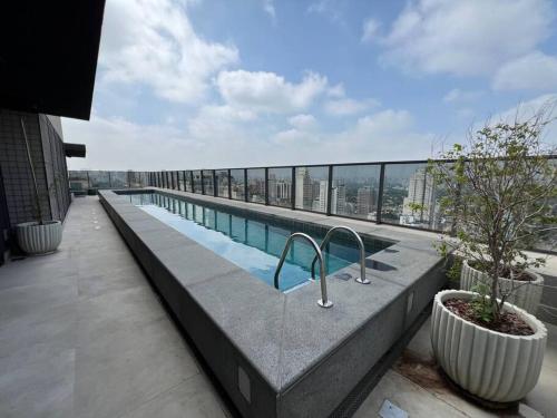 a swimming pool on the roof of a building at Jardins São Paulo in Sao Paulo