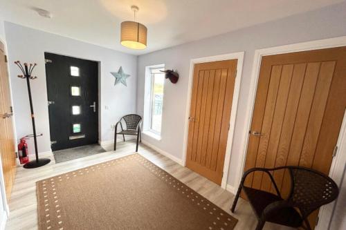 a hallway with two doors and a star on the wall at An Lochan in Manish
