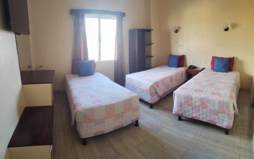 Säng eller sängar i ett rum på Hotel Sevilla