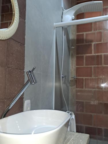 a shower with a white tub in a bathroom at Casa de Praia - meu lugar em Iriri in Anchieta