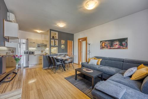 Kuchyň nebo kuchyňský kout v ubytování Apartment Dea - Three Bedroom Apartment