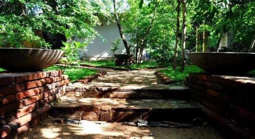 Ein Garten an der Unterkunft Twin Blocks Nature Resort