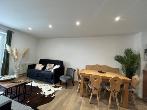 Photo de la galerie de l'établissement Charmant T3 rénové, 8 pers, proche centre, balcon sud, garage pour skis/vélos, animaux non admis - FR-1-761-4, à Villard-de-Lans