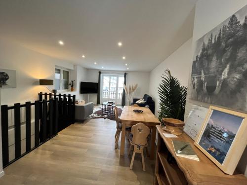 Photo de la galerie de l'établissement Charmant T3 rénové, 8 pers, proche centre, balcon sud, garage pour skis/vélos, animaux non admis - FR-1-761-4, à Villard-de-Lans