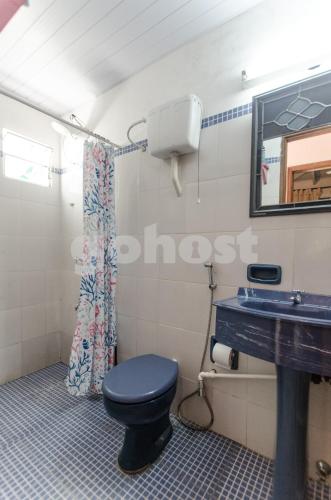 a bathroom with a blue toilet and a sink at Comfortable And Spacious House In San Bernardino in San Bernardino