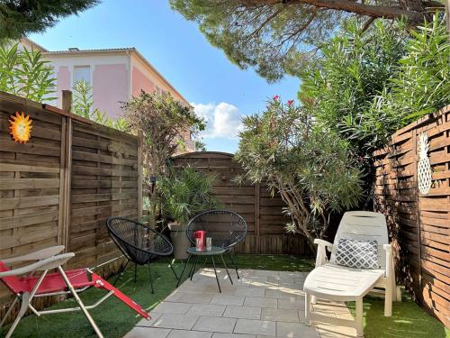 Studio cabine avec piscine, parking privé et terrasse - 4 couchages, Le Lavandou - FR-1-251-478