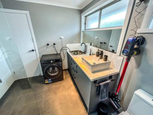 Virtuvė arba virtuvėlė apgyvendinimo įstaigoje Geelong West Unit