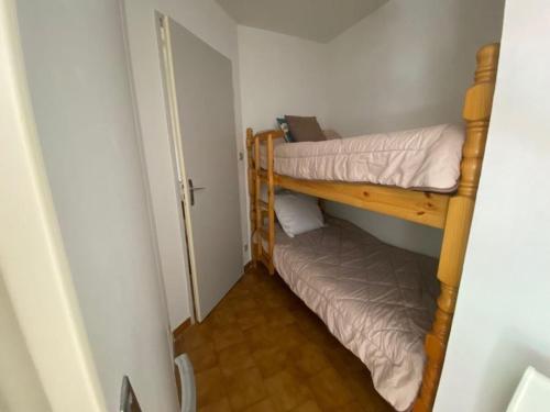 Photo de la galerie de l'établissement Appartement en RDC, accès direct plage, terrasse 30m², parking privé, équipements complets - FR-1-326-795, à Marseillan