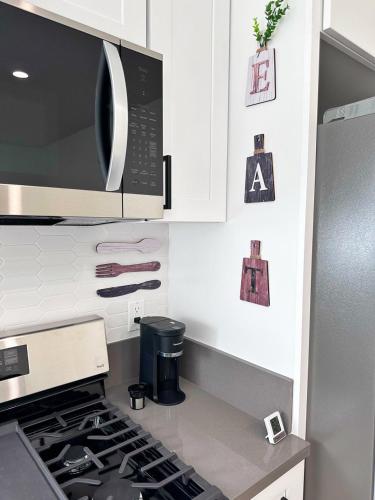 Dapur atau dapur kecil di New built house in Los Angeles!