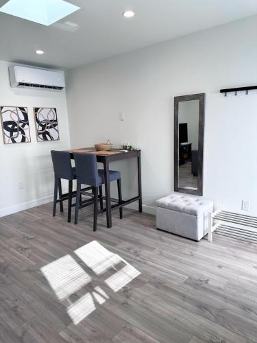 Ruang duduk di New built house in Los Angeles!