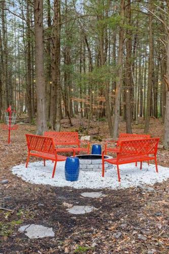Φωτογραφία από το άλμπουμ του Creekside Recess Hottub Sauna Firepit Gameroom 