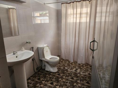 Ванная комната в Ruwanwali Resort