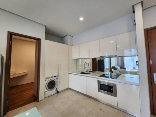 Cuisine ou kitchenette dans l'établissement Soho Suites KL City Centre