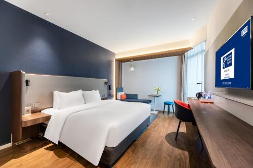 Ένα ή περισσότερα κρεβάτια σε δωμάτιο στο Holiday Inn Express Changsha Shifu by IHG