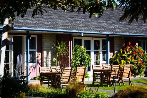 a group of chairs and a table in front of a house at ASURE Colonial Lodge Motel in Napier