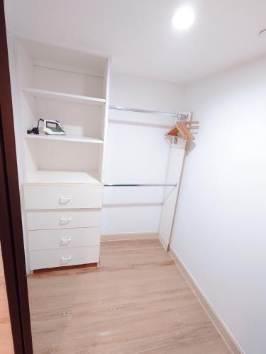 Cama o camas de una habitación en Alupang Beach Tower, UPGRADED units