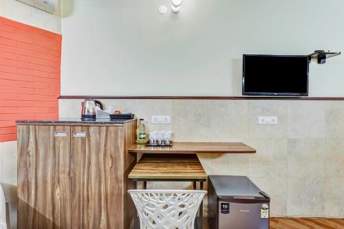 a small kitchen with a counter and a table at Season 4 Residences - Nungambakkam Near US consulate, Apollo Hospital, Shankar Nethralaya in Chennai
