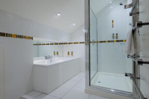 Ένα μπάνιο στο Paddock House