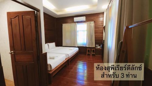 a small room with a bed and a window at Chiangkhan Hotel in Chiang Khan