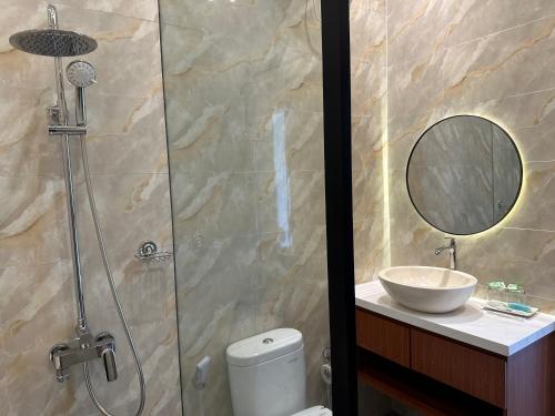 Ένα μπάνιο στο Nana Suites Villa