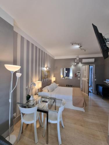 a hotel room with a bed and a table and chairs at B&B Pescara Centro Luxury Suite in Pescara