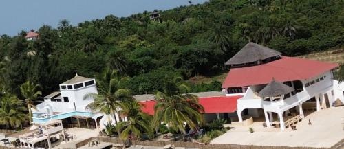 Gallery image of HOTEL DU BAR DE LA MER CAP SKIRRiNG in Kabrousse