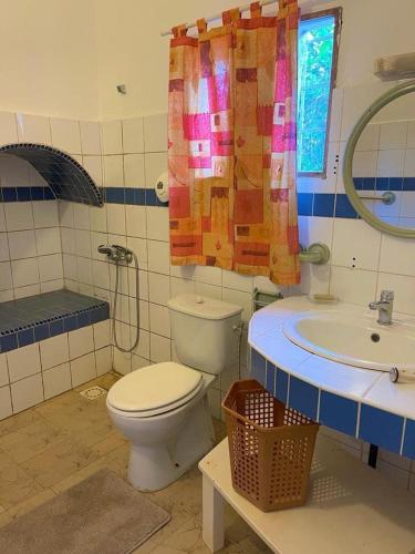 Gallery image of HOTEL DU BAR DE LA MER CAP SKIRRiNG in Kabrousse