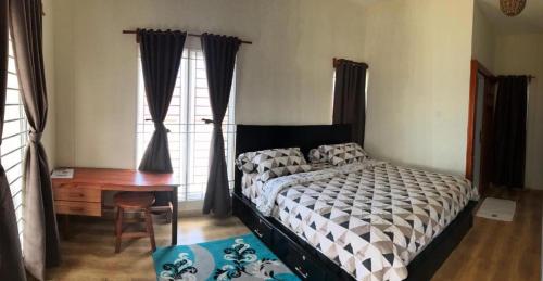 a bedroom with a bed and a desk and windows at Oseda Nias Surf House in Hilibotodane