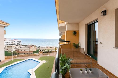 Coastal Comfort 2 bed, parking pool and terrace