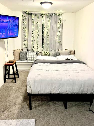Ένα ή περισσότερα κρεβάτια σε δωμάτιο στο Two Bedroom Villa Studio with fireplace & Living room