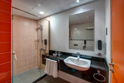 Koupelna v ubytování Wescott Hotel