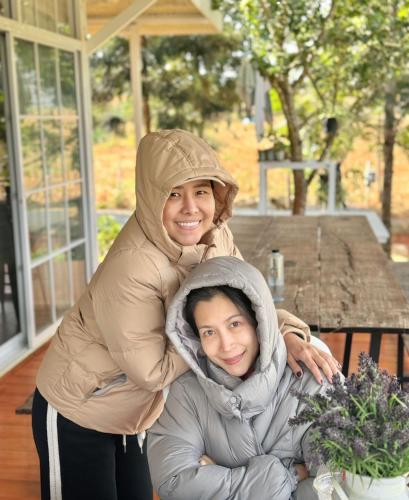 two women in jackets posing for a picture at Maryland Khaoyai Annapolis Pool Villa in Ban Nong Song Hong