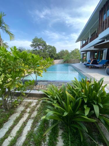 Бассейн в Baan Yaimai Boutique Samui или поблизости