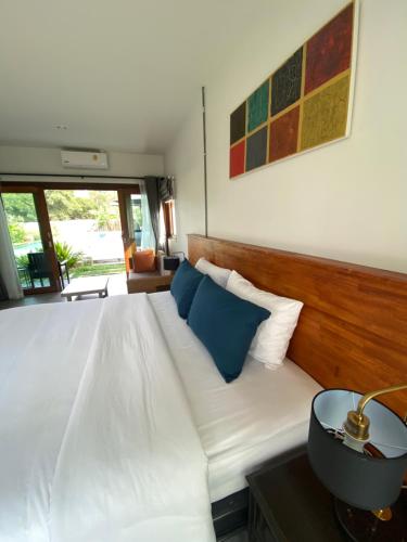 Кровать или кровати в номере Baan Yaimai Boutique Samui