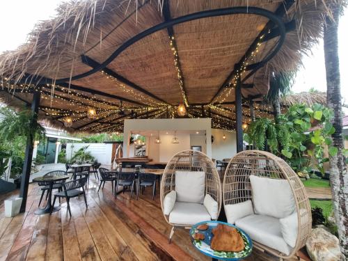 a dining area with chairs and a table and a ceiling with lights at La Belle Vie - Boutique Hotel Adults Only in Baan Tai